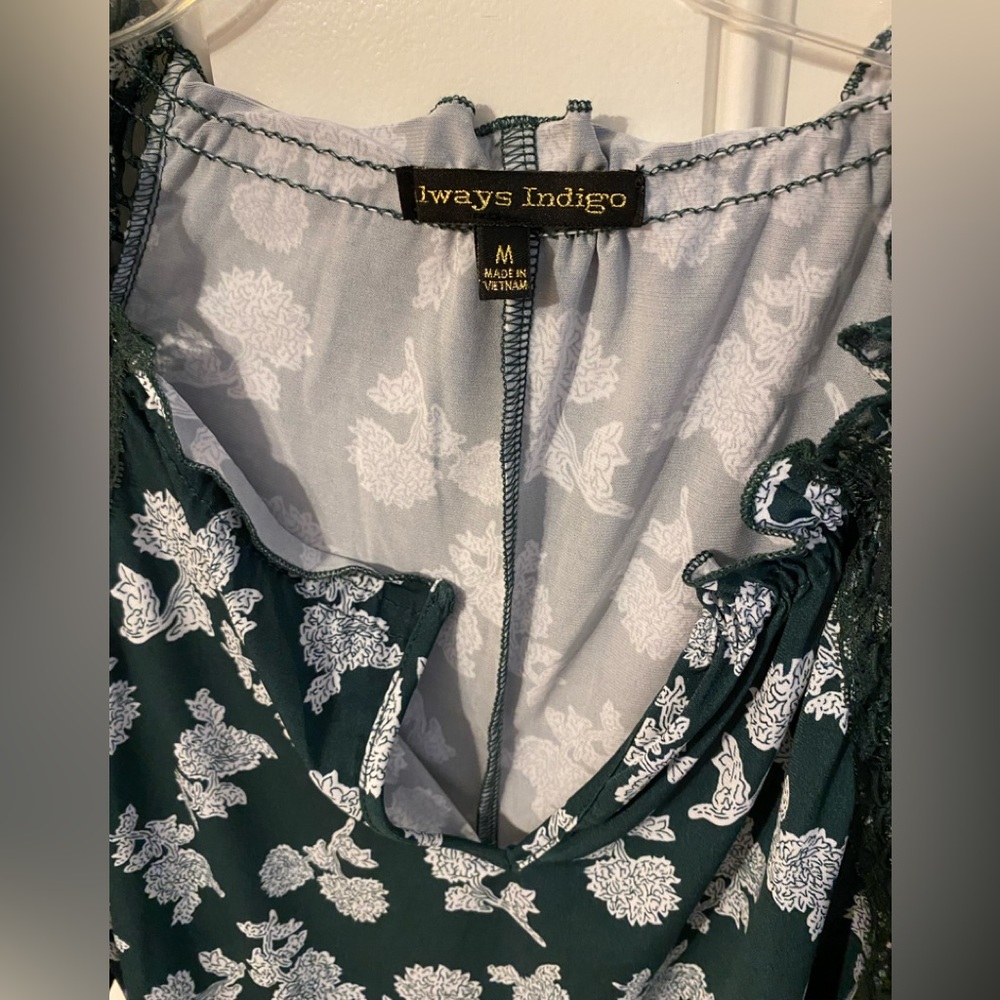 Beautiful green and white blouse. Size Medium - Picture 3 of 7